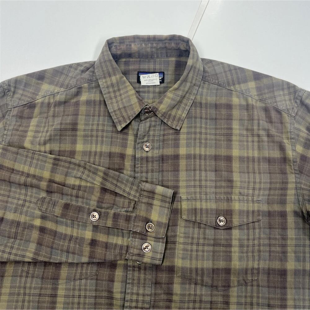 Vintage Patagonia Men's Organic Cotton Green Plaid Long Sleeve Button Up Medium